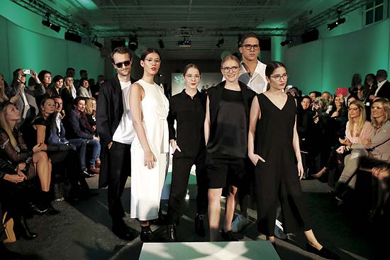 Oscar Lauterbach, Isabella Ahrens, Enya Elstner, Milana Bruges von Pfuel, Tyger Lobinger und Lucia Strunz bei der Rodenstock Eyewear Show am 12.01.2018 im Münchner Haus der Kunst  (Photo by Franziska Krug/Getty Images für Rodenstock)